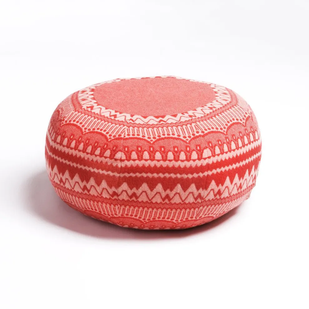 Frank Pouffe in ZigZag - Red